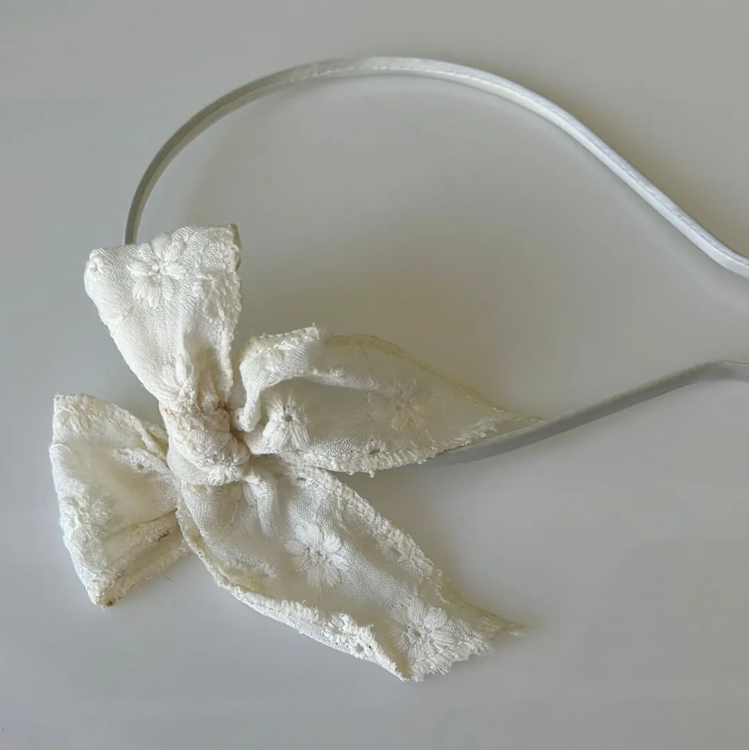 Eyelet bow headband