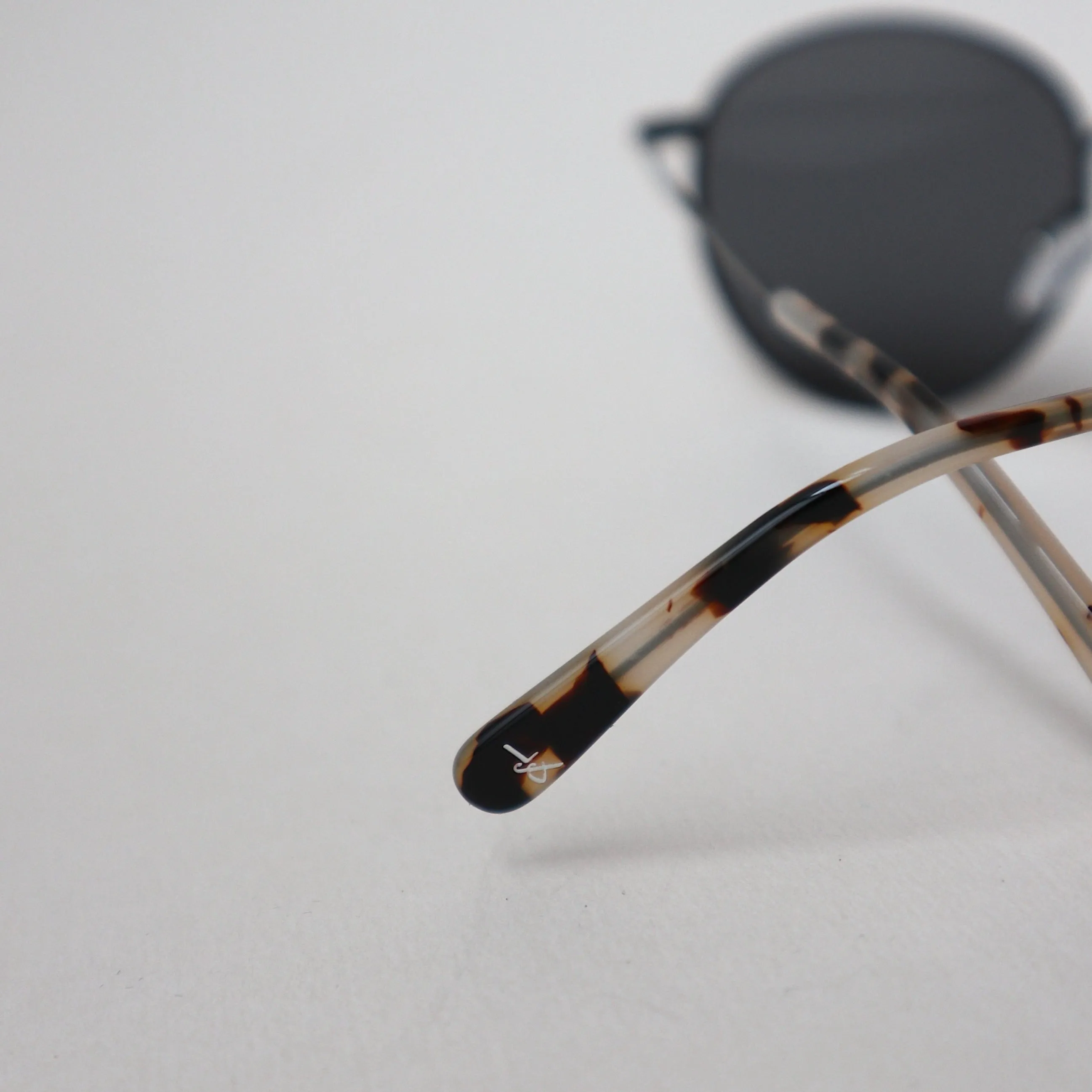 'Henri' Black Metal Sunglasses