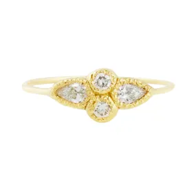 Mariposa ring white diamonds