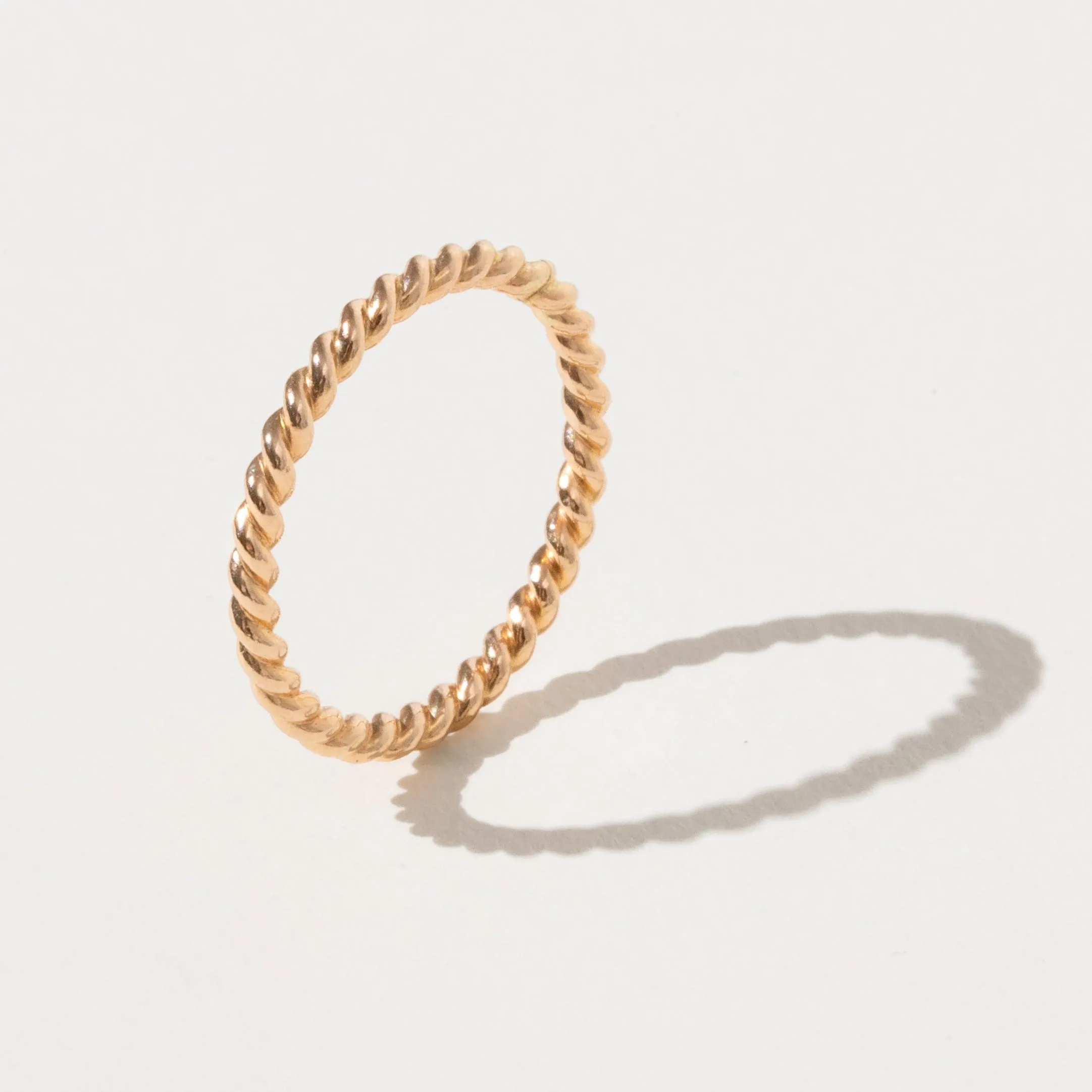 Tiny Twist Ring