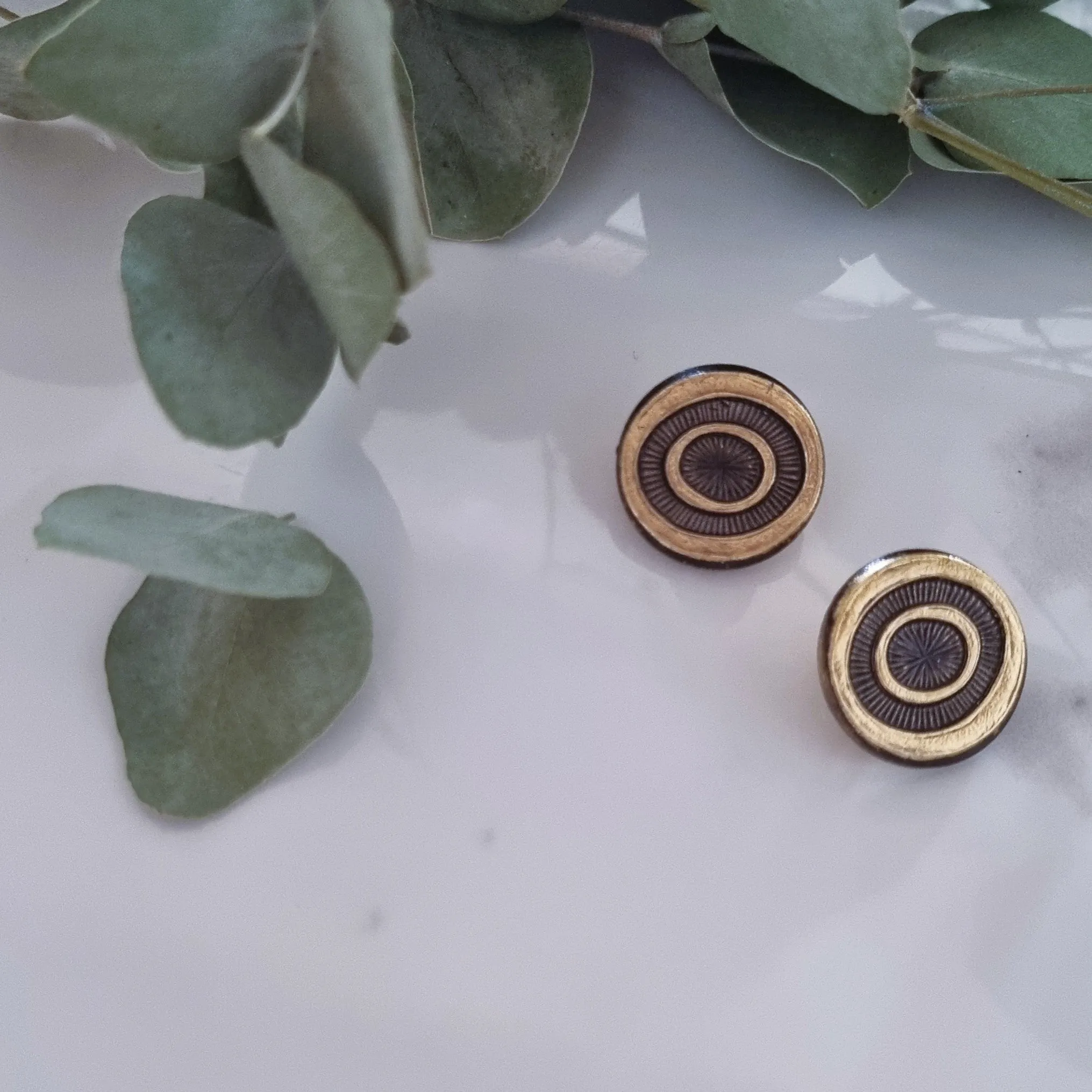 Vintage earrings - Gold on black