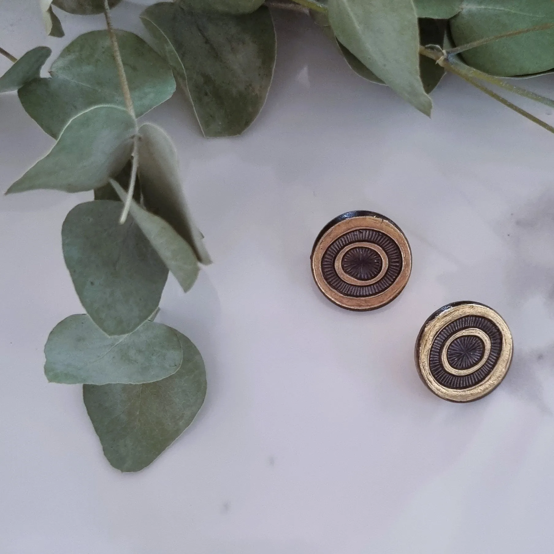 Vintage earrings - Gold on black